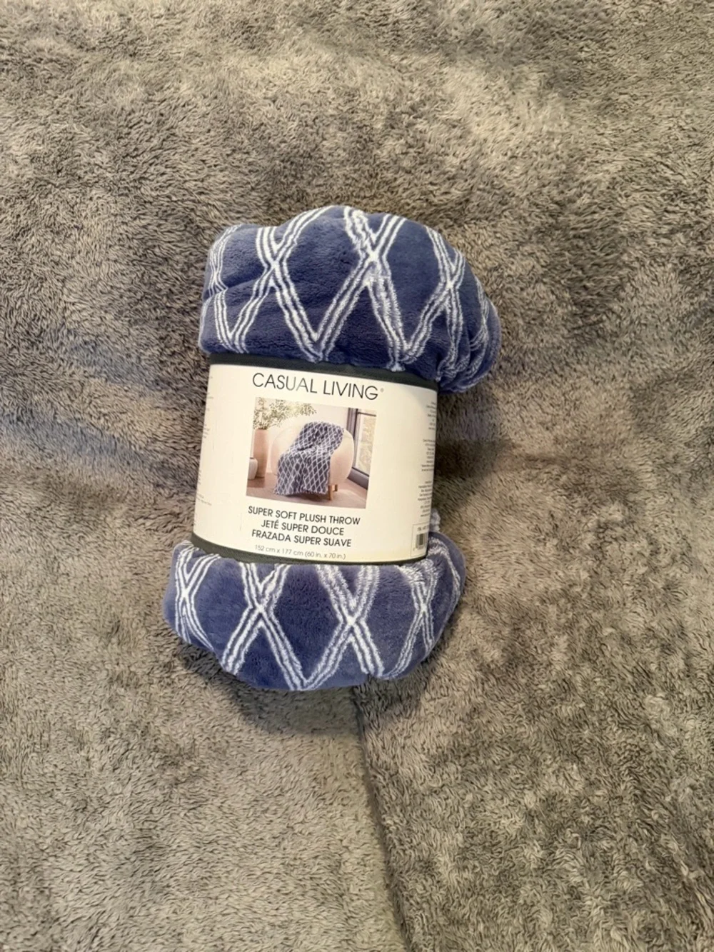 NWT Blue Diamond-Pattern Plush Throw Blanket
